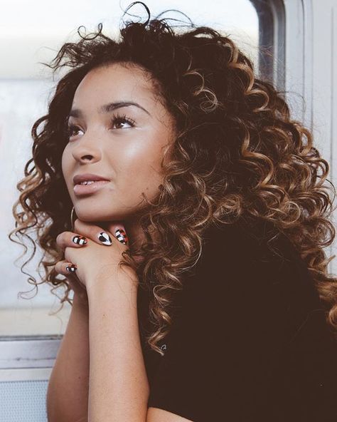 Pop Photoshoot, Ella Eyre, Line Of Best Fit, Female Celebrity Crush, Neo Soul, Music Photography, Girl Crush, The Line, Celebrities Female