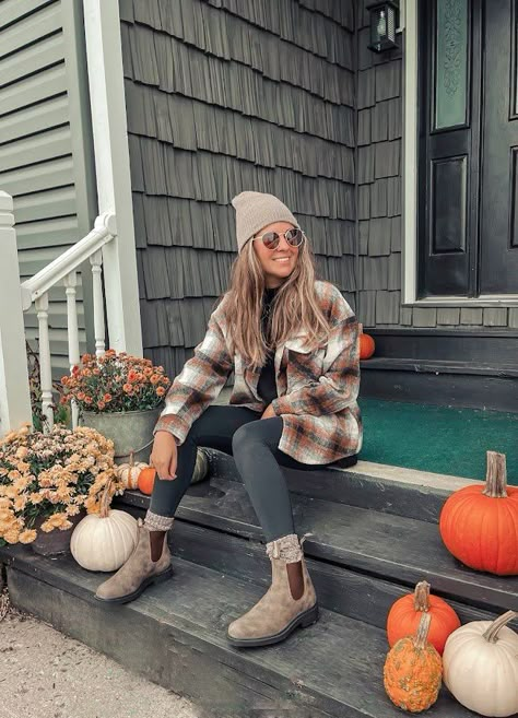 Autumn Outfits Blundstone, Outdoorsy Outfits For Work, Blundstone Fall Outfit, What To Wear With Blundstone Boots, Women Outdoor Outfits, Blundstone Winter Outfit, How To Wear Blundstone Boots Women, Fall Blundstone Outfits, Blundstone Women Outfit Work