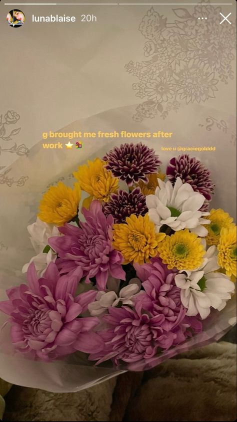 Bouquet Of Flowers Instagram Story Caption, Flower Bouquet Caption, Captions For Flowers From Boyfriend, Flowers Insta Story, Hello Wallpaper, Short Instagram Captions, Flower Photoshoot, Couple Pic, Flowers Instagram