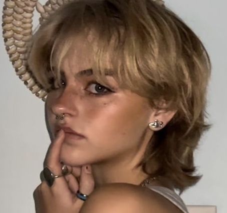 Hadley Nelson, Grunge Cut, Androgynous Haircut, Short Grunge Hair, Short Hair Pixie Cuts, Dirty Blonde Hair, Hair Inspiration Short, Wolf Cut, Blonde Pixie Cuts