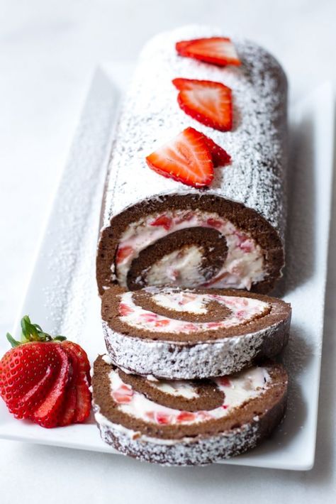 Strawberry Chocolate Cake Roll! This easy chocolate Swiss cake roll with cream cheese and fresh strawberries is a great holiday dessert or even great year-round #cakeroll #rollcake #swissroll #chocolate | cookingformysoul.com Chocolate Swiss Cake, Strawberry Swiss Roll Cake Recipe, Swissroll Chocolate, Chocolate Strawberry Swiss Roll, Chocolate Swiss Cake Roll, Strawberry Cake Roll, Swiss Cake Roll, Strawberry Swiss Roll, Rolled Cakes