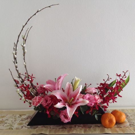 Cny Flower Arrangement, Crescent Flower Arrangement, Chinese New Year Flower Arrangement, New Year Flower Arrangement, Chinese New Year Flower, Tulip Arrangement, Grocery Store Flowers, Arreglos Ikebana, Contemporary Flower Arrangements