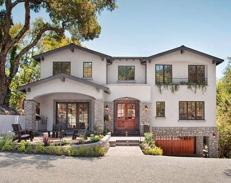 European craftsman facade Grey Stucco House Exterior, Stucco House Colors, Exterior Gray Paint, Glass Railings, Stucco Homes, Stucco Exterior, Grey Exterior, Traditional Exterior, Exterior Remodel