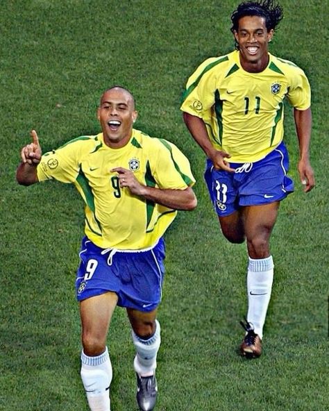 Ronaldo Brazil, Ronaldo Ronaldinho, Soccer Pics, Ronaldo 9, Brazil Team, Brazil Football Team, 2002 World Cup, Muhammed Ali, Football Players Images