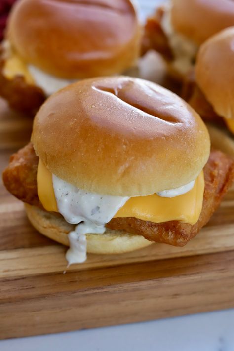 Super Crispy Fish Sandwiches (Filet-O-Fish Copycat) - Slice of Jess Fish Fillet Sandwich Recipes, Fish Sandwich Sides, Fried Cod Sandwich, Filet O Fish Sandwich Recipe, Filet O Fish Sandwich, Filet O Fish Recipe, Fish Fillet Sandwich, Filet O Fish, Fried Fish Sandwich