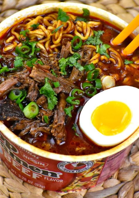 Cup-o-noodle style ramen with birria toppings. Mexican Stewed Beef, Roman Noodles, Top Ramen Recipes, Birria Ramen, Mexican Beef Stew, Stewed Beef, Mexican Stew, I'm Fat, Fusion Dishes