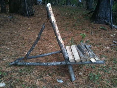 bushcraft furniture | Found on bushcraftusa.com Bushcraft Furniture, Bushcraft Chair, Bushcraft Shelter, Camp Chair, Bushcraft Skills, Bushcraft Camping, Survival Shelter, Survival Life, Wilderness Survival