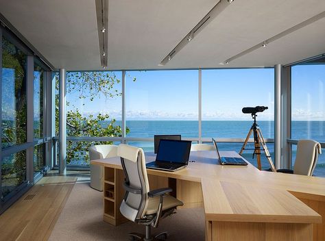 Modern home office keeps the focus on the view outside [Design: Booth Hansen] Beautiful Office Spaces, Office With A View, Home Office Modern, Bedroom Inspirations Minimalist, Modern Home Offices, Modern Office Decor, Beautiful Office, Luxury Office, Nautical Home