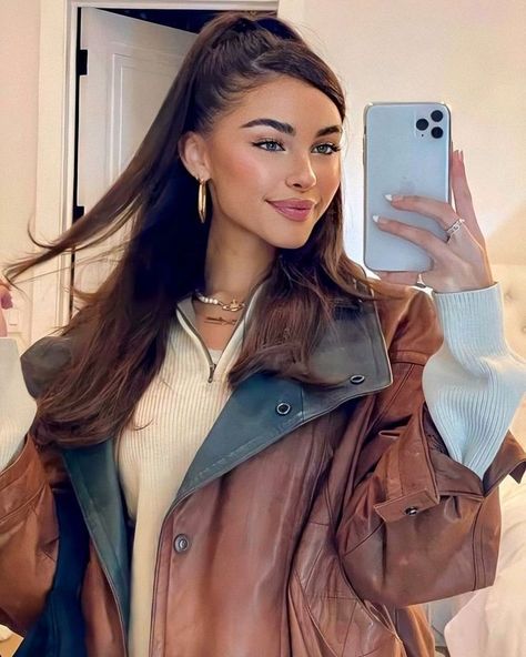 Madison Beer Mirror Selfie, Madison Beer Icons, Madison Beer, Most Beautiful, Beer, Mirror, The World