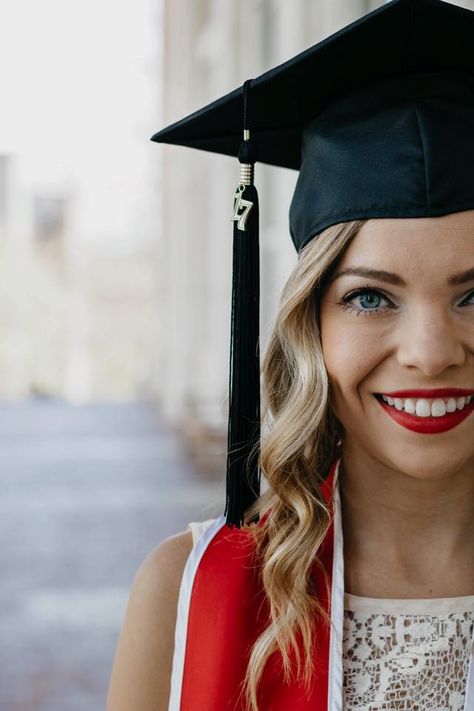 University of Arkansas Senior Pictures Close Up Graduation Pictures, University Of Arkansas Senior Pictures, Masters Graduation Pictures, College Grad Pictures, Grad Portraits, College Grad Photos, Nursing Graduation Pictures, Cap And Gown Pictures, College Graduation Photoshoot