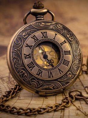 Compass Watch, Old Pocket Watches, Man Shed, Clock Tattoo Design, Hourglasses, Clock Wallpaper, Mechanical Pocket Watch, Clock Tattoo, Time Clock