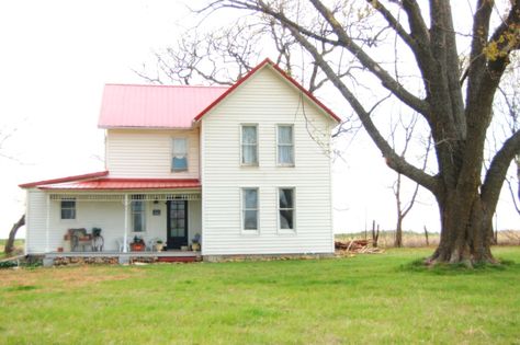 10 Ways To Add Vintage Farmhouse Style | Bryarton Farm Bryarton Farm, 1950s Farmhouse, Timeless Decorating, Vintage Rooms, Southern Farmhouse, Cane Back Chairs, Brick Chimney, Vintage Farmhouse Style, Rough Wood