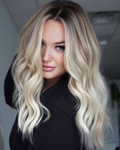 Light Blonde Highlights and Babylights Blonde With Money Piece, Best Blonde Highlights, Blonde Dimensional Hair, Blonde Highlights With Lowlights, Blonde Peekaboo Highlights, Blonde Highlights Ideas, Blonde Hair Tips, Icy Blonde Highlights, Babylights Blonde