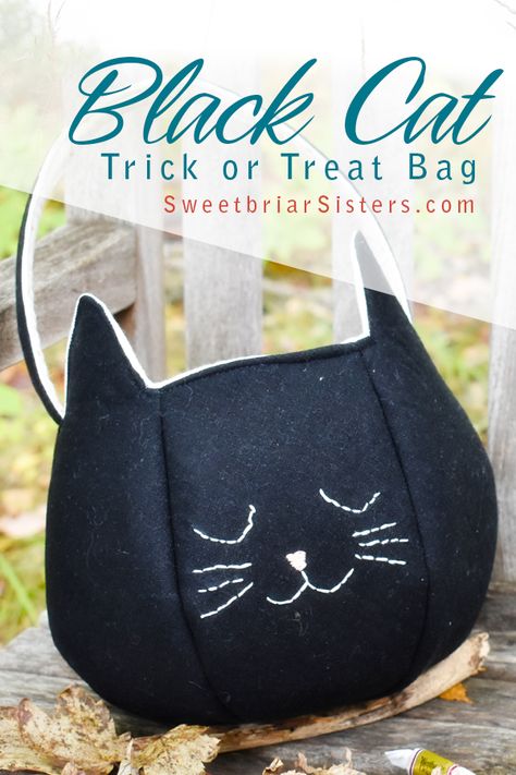 Quilted Trick Or Treat Bag, Felt Halloween Bags Diy, Cat Purse Sewing Pattern, Halloween Bag Sewing Pattern, Halloween Treats Bags Diy Sewing Project, Cute Trick Or Treat Bags, Felt Bags Diy Pattern How To Make, Diy Small Crossbody Bag, Trick Or Treat Bag Sewing Pattern