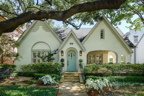 Tudor House Exterior, Tudor Cottage, Trim Ideas, Tudor Style Homes, Cottage Exterior, Cottage Style Homes, Tudor House, Dream Cottage, Tudor Style