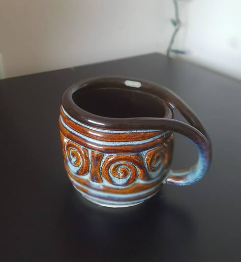 Coil ‎Pot Mug by Devyani Gokhale‎ Ceramic Coiling Ideas, Hand Coiled Pottery, Ceramic Coil Ideas, Hand Coiled Clay Mugs, Coiling Ceramics Ideas, Coil Pottery Ideas Mugs, Coiled Ceramics Ideas, Coil Building Pottery, Cool Coil Pots