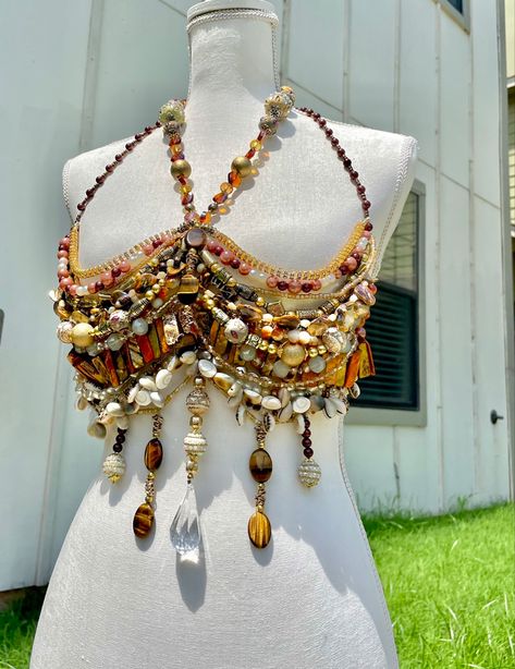 Bead Body Jewelry, Beaded Jewelry Outfit Ideas, Beads Fashion, Crystal Top Outfit, Animal Festival Outfit, Bead Top Diy, Crystal Top, Beaded Body Jewelry, Bead Clothes