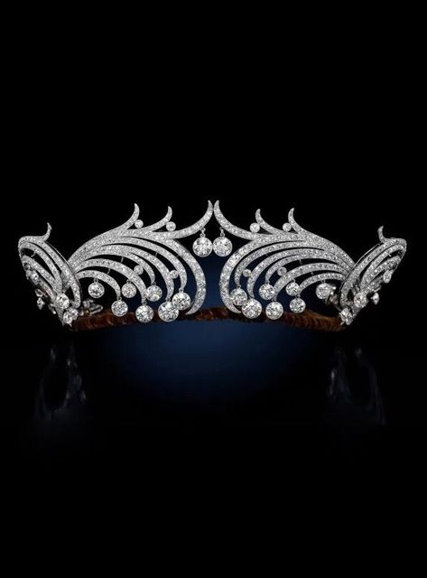 Cartier | A Belle Epoque diamond tiara, 1904. Magpie Hoard, Cartier Tiara, Mini Concept, Cartier Collection, Necklace Combo, Animal Ring, Diamond Tiara, Royal Jewels, Wedding Tiara