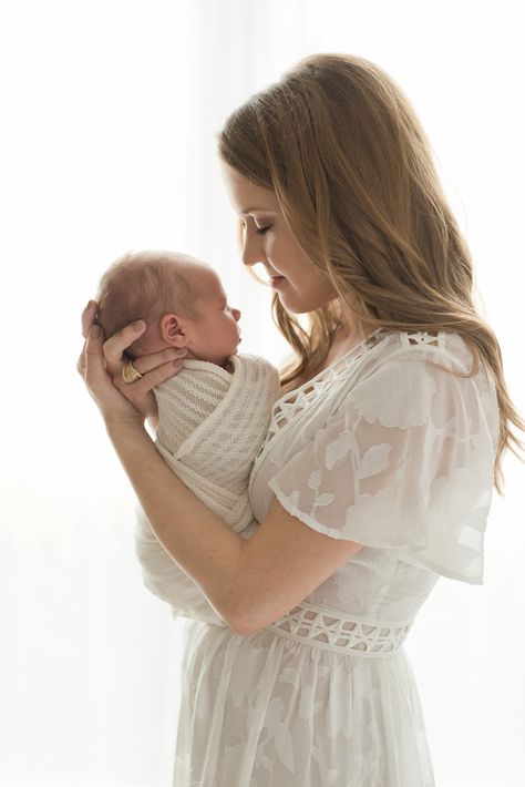 Gender Neutral Newborn Photography, Classic Newborn Photos, Newborn Natural Photoshoot, Avery Nursery, Nursery Photoshoot, Secret Pictures, Outdoor Newborn Session, Newborn Studio Photography, Light And Airy Photography