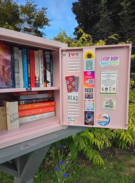 Little Library Plans Diy, Free Little Library Ideas, Free Library Box Ideas, Little Library Ideas, Little Free Library Ideas, Tiny Bookstore, Community Closet, Free Little Library, Beautiful Bookstores