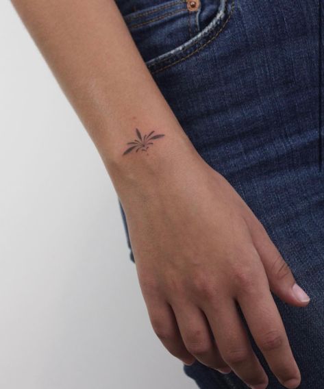 Small Ornamental Tattoo Design, Tattoo Ornament, Minimal Tattoo Designs, Minimal Tattoo Ideas, Finger Tattoo For Women, Ankle Tattoos For Women, Dot Tattoos, Flower Tattoo Shoulder, Small Tattoos Simple