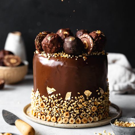 Icing Recipe Chocolate, Vegan Icing Recipe, Vegan Ferrero Rocher, Hazelnut Cake Recipe, Vegan Icing, Desserts For Christmas, Vegan Christmas Desserts, Rocher Cake, Chocolate Ganache Glaze