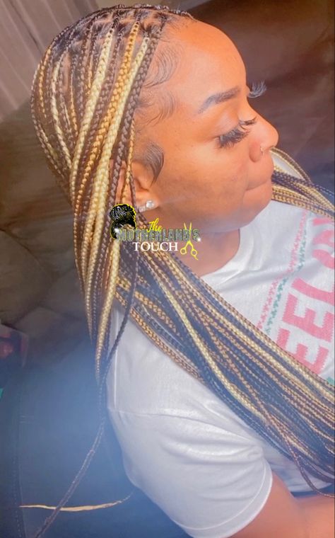 3 Color Knotless Braids, Tri Color Knotless Braids, Knotless Braid Color Combos, Peekaboo Box Braids Brown And Blonde, Custom Color Knotless Braids, Multi Color Braids For Black Women, Blonde Black Knotless Braids, Color Knotless Box Braids, Multicolored Knotless Braids