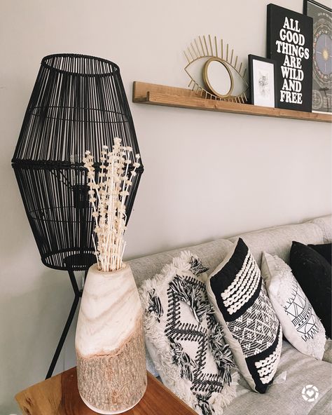 Monochrome Boho Living Room, Entryway Divider Ideas, Black And White Boho Living Room, Black Boho Living Room, Black Curtains Living Room, Entryway Divider, Wooden Door Ideas, Boho Living Room Inspiration, Eye Mirror