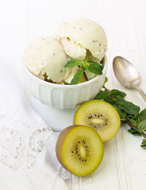 Kiwi Ice Cream Yellow Kiwi Recipes, Yellow Kiwi, Kiwi Ice Cream, Kiwi Recipes, Pear And Almond Cake, Icee Recipe, Yummy Ice Cream, Tea Cookies, Eat Seasonal