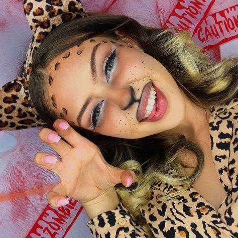 Beck O’Callaghan on Instagram: “Got that Cheetah love❤️🐆 New Halloween Makeup Tutorial up one my YouTube channel on this Cheetah girl look 🌹❤️ • Link in bio loves 🌟💄 💫…” Cheetah Costume Halloween, Cheetah Costume Makeup, Diy Cheetah Costume, Cheetah Makeup Halloween, Cheetah Halloween Costume, Cheetah Halloween, Cheetah Makeup, Cheetah Costume, Halloween Customs