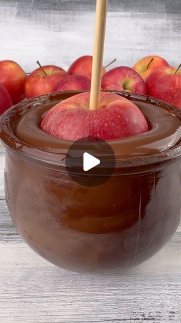 Foodie Beats on Instagram: "How to make beautiful chocolate christmas trees for xmas dinner Enjoy ❤️🍎🍏🍫🍫 apples dark chocolate Wie man schöne Schokoladen Äpfel in Weihnachtsbaumform macht Viel Spaß❤️🍎🍏🍫🍫 Äpfel Zartbitterschokolade 🎥:@foodie.beats Tag A Friend That Would Dig This!👫 Like and share!❤ Follow me on TikTok 🤘 ➖➖➖➖➖➖➖➖➖➖➖➖➖➖➖ 📸& 🎥 All rights and credit reserved to @foodie.beats . . . . #chocolate #apple #foodlove #dessert" Covered Apples Ideas, Chocolate Apple, Chocolate Covered Apples, Gourmet Apples, Chocolate Apples, Xmas Dinner, Apple Dip, How To Make Greens, Chocolate Christmas