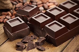 Brain-Boosting Superfoods | Edison Institute Sereal Sarapan, Dark Chocolate Benefits, High Fat Foods, Fat Foods, Lower Cholesterol, Heart Health, Brain Health, Heart Healthy, Insomnia