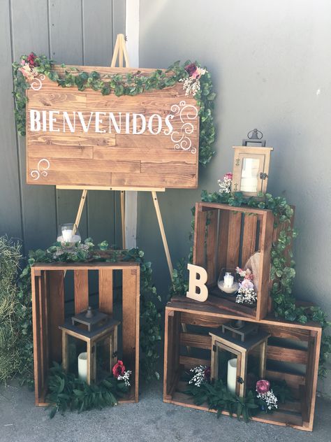 Fancy Backyard Wedding, Rustic Quinceanera Ideas Decoration, Rustic Photobooth, Rustic Quinceanera, Rodeo Birthday Parties, Farmhouse Vibes, Party Entrance, Deco Champetre, Eclectic Living