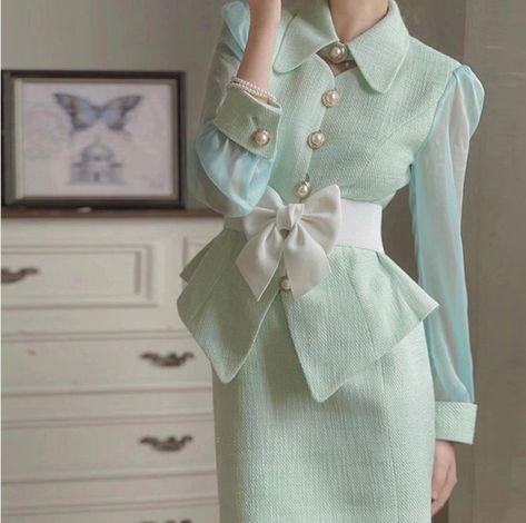 French Luxury Small Fragrance Suit Thick Tweed Two Piece Set with Long Sleeve Slim Waist Coat with Elegant Mini Skirt, Mini Skirt Suit, Vintage Two Piece, Designer Skirt, Short Coats Women, Bow Skirt, Sunday Dress, Modest Fashion Outfits, Skirt Design