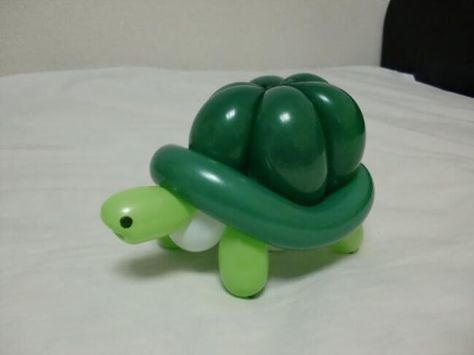 balloon animals Easy Balloon Animals, Twisting Balloons, Balloon Modelling, Turtle Birthday, Balloon Crafts, Balloon Sculptures, Balloon Shapes, Balloon Design, Balloon Diy