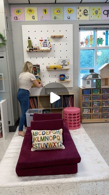 Kayla Hair on Instagram: "This is hands down my favorite month to decorate the pegboard with. It might just be all the cute school supply @jellycat 

Some FAQ about my classroom library:

•Pegboard was built by my husband.
•I keep monthly books on the pegboard and in the white tub on top (these change every single month). 
•The couch is called a @nuggetcomfort and it’s in the color Majesty (yearssss ago). 
•Rug is brand new, I know white is risky and it’s from @homegoods" Peg Board Classroom, Pegboard In Classroom, Classroom Desk Pets, First Grade Calendar Wall, Magnetic Rod Calendar Classroom, Teaching Classroom Decor, White Tub, Cute School Supplies, Classroom Library