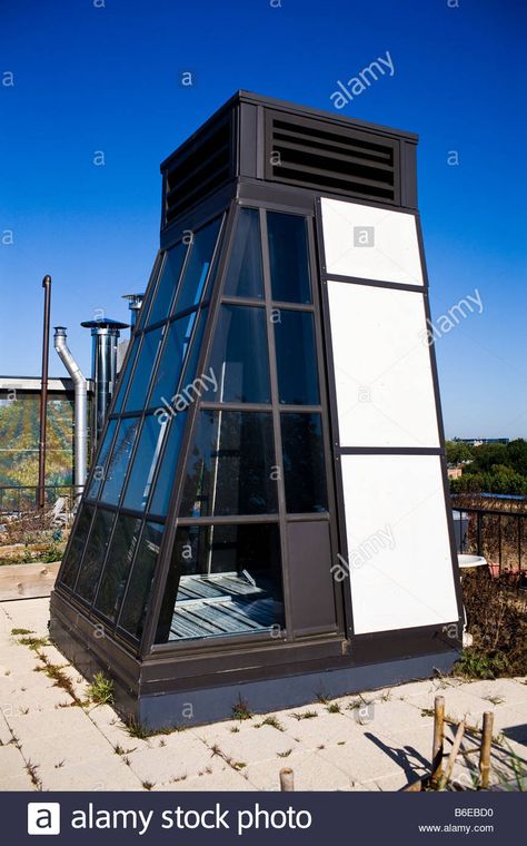 Solar chimneys mounted on the roof of the Middle School Building at Sidwell Friends School. Stock Photo Solar Chimney Architecture, Middle School Building, Solar Chimney, Green Roof House, Chimney Design, Passive Solar Heating, Friends School, Passive Cooling, Passive Solar Design