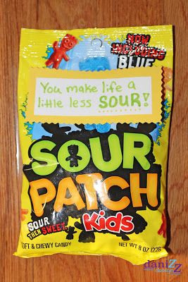 Sour Patch Candy Saying: You make life less SOUR Snack Puns For Boyfriend, Candy Love Notes For Him, Sour Patch Kids Gift, Sour Patches, Candy Sayings Gifts, Candy Puns, Candy Notes, Candy Quotes, Candy Grams