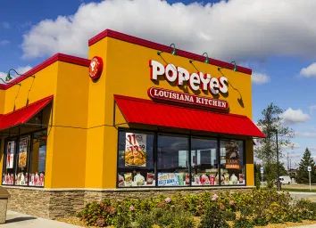 New USDA Ruling Allows Diseased Chickens to be Processed for Meat Popeyes Restaurant, Popeyes Menu, Popeyes Louisiana Kitchen, Zoes Kitchen, Detroit Restaurants, Louisiana Kitchen, Popeyes Chicken, Starbucks Barista, Body Slam