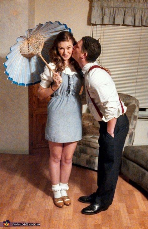 Darla and Alfalfa - Halloween Costume Contest Couples From Movies, Alfalfa And Darla Costume, Halloween Kostüm Joker, Fun Couples Costumes, Diy Halloween Couples, All Black Halloween Costume, Black Dress Halloween Costume, Cool Couple Halloween Costumes, Black Halloween Costumes