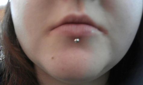 Labret Piercing #labret #lip #middle #oral #facial #oralpiercing #facialpiercing #piercing Piercing Labret, Labret Piercing, Piercings, Facial, Nose Ring, Portfolio