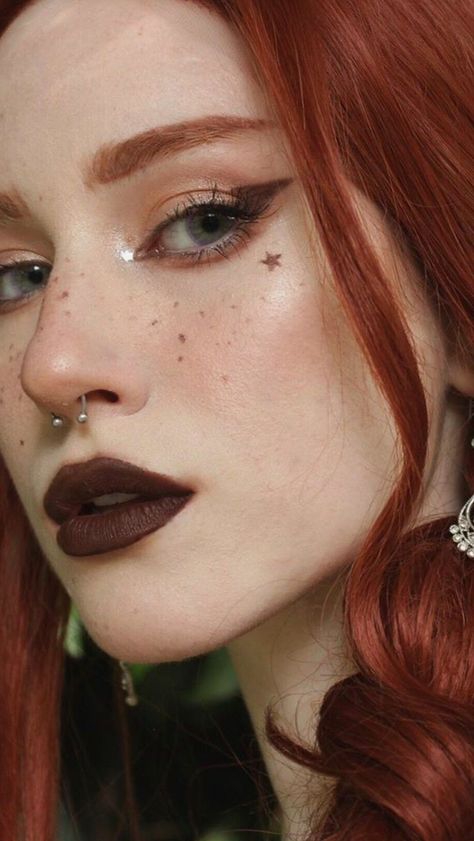 Edgy Fall Makeup, Redhead Witch Makeup, Witchy Fall Makeup, Cottagecore Witch Makeup, Autumn Goth Makeup, Soft Witch Makeup, Autumn Inspired Makeup, Alt Fall Makeup, Autumn Aesthetic Makeup