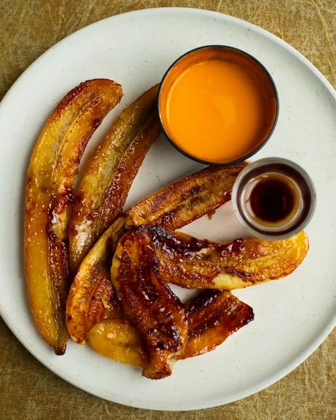 Nigel Slater’s recipes for miso soup, and caramelised bananas | Food | The Guardian Banana Recipes Savory, Caramelized Fruit, Fruit Soup, Light Soups, Passion Fruit Juice, Nigel Slater, Caramelized Bananas, Beef Bones, Spring Vegetables