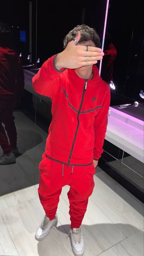 Baby Nike Tech, Roadmen Outfits, Nike Tech Red, Boy Nike Outfits, Red Tech Fleece, Nike Tech Fit, Nike Tech Fleece Outfit Men, Red Nike Tech, Nike Tech Fleece Men