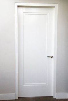 White Room Door, White Doors Interior, Modern Doors Interior, Interior Doors Modern, Interior Door Styles, Black Interior Doors, Inside Doors, Doors Interior Modern, Classic Doors