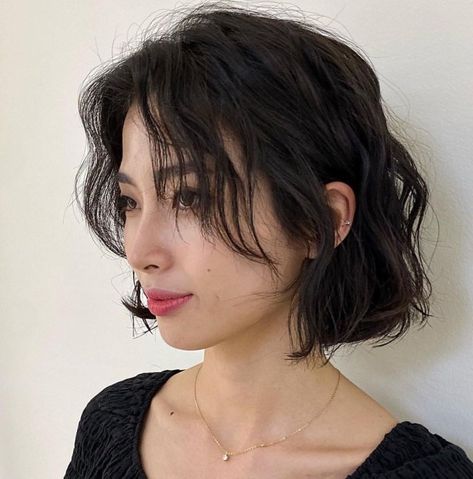 Short Hair with Long Curtain Bangs Medium Short Haircuts For Women With Bangs, Short Modern Shag Haircuts, Interesting Bob Haircuts, Short Haircut For Summer, Short Hair For Women 2023, Wavy Haircut Ideas Short, Short Womans Hair Cuts, Short Hairstyles For Naturally Wavy Hair, Tomboy Haircut Thick Hair