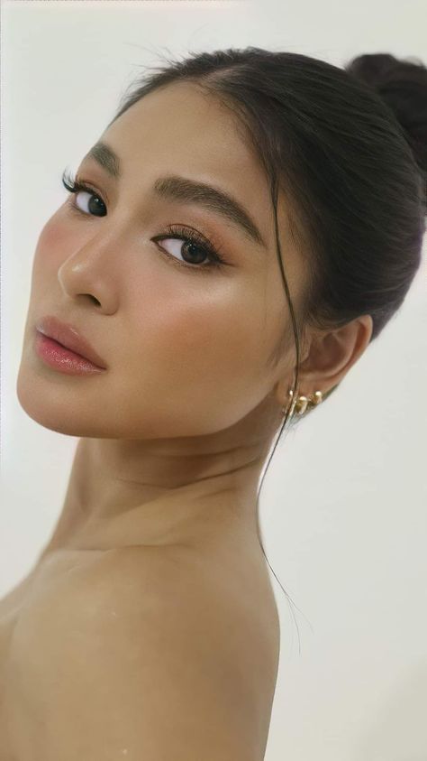 Asian Victoria Secret Angel Makeup, Fresh Makeup Look Asian Morena, Asian Fresh Makeup, Soft Glam Makeup Wedding Asian, Wedding Guest Makeup Tan Skin, Natural Makeup For Filipina, Southeast Asian Bridal Makeup, Make Up For Morena Skin Filipina Wedding, Soft Makeup For Brown Skin