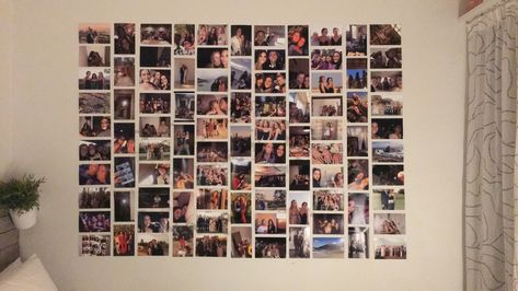 photo wall tumblr disposable camera Disposable Camera Wall Collage, Disposable Photo Wall, Photo Wall Collage Bedroom Aesthetic, Pics On Wall, Disposable Camera Pics, Disposable Camera Pictures, Photo Walls Bedroom, Ocean Room Decor, Camera Wall