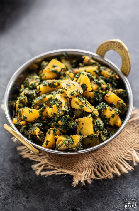 Palak Aloo Recipe, Aloo Palak Recipe, Palak Recipe, Aloo Palak, Menstrual Phase, Chilli Potato, Veg Recipes Of India, Veggie Fries, Food Fusion