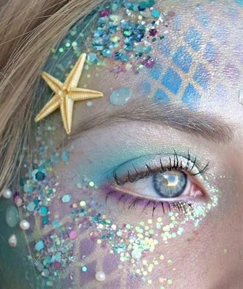 Create your own Mermaid Costume for Halloween » Find images, accessories and makeup tutorials for your perfect and easy DIY costume! Carnaval Make-up, Makeup Zombie, Mermaid Costume Diy, Fantasy Make-up, Halloweenský Makeup, Mermaid Parade, Mermaid Cupcakes, Easy Diy Costumes, Mermaid Halloween